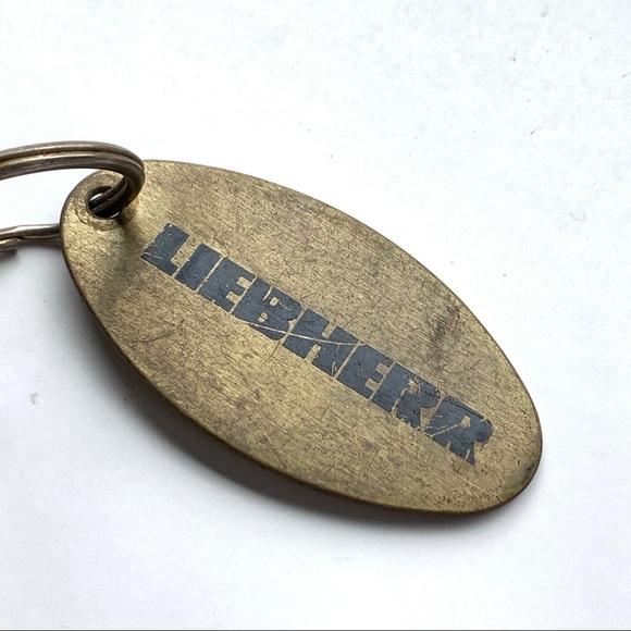 LIEBHERR🎄Vintage Brass Ornament or Key Ring - Picture 1 of 2